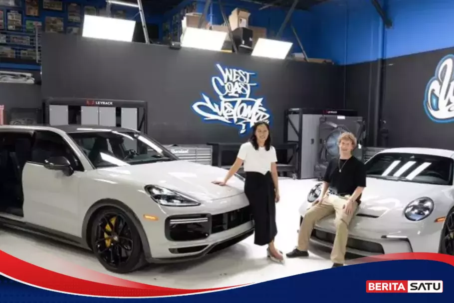 Pendiri Facebook Mark Zuckerberg dan Istri Terima Sepasang Porsche Modifikasi