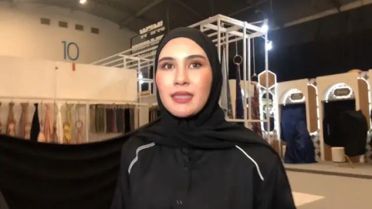 Syahnaz Sadiqah berbagi pengalaman berhijab usai menunaikan haji, akui sayang kalau dilepas