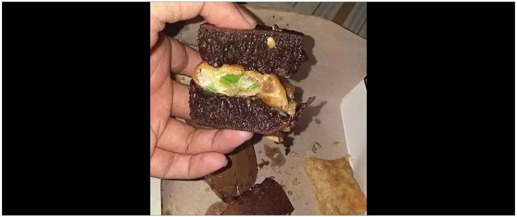 11 Potret kocak cara orang menikmati martabak ini diluar perkiraan, eksperimennya nyeleneh pol