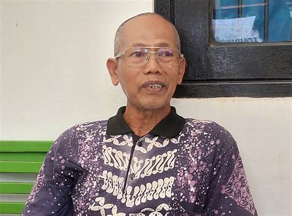 Inspiratif! Kisah Pensiunan Guru Yang Jadi ‘detektif Hoax’ Di Lingkungan Rumahnya, Kalahkan Ratusan Berita Palsu!